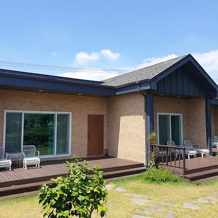 Wind Jeju Cafe & Pension Согвипхо Экстерьер фото