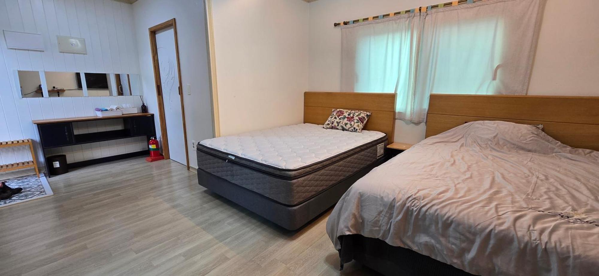 Wind Jeju Cafe & Pension Согвипхо Экстерьер фото