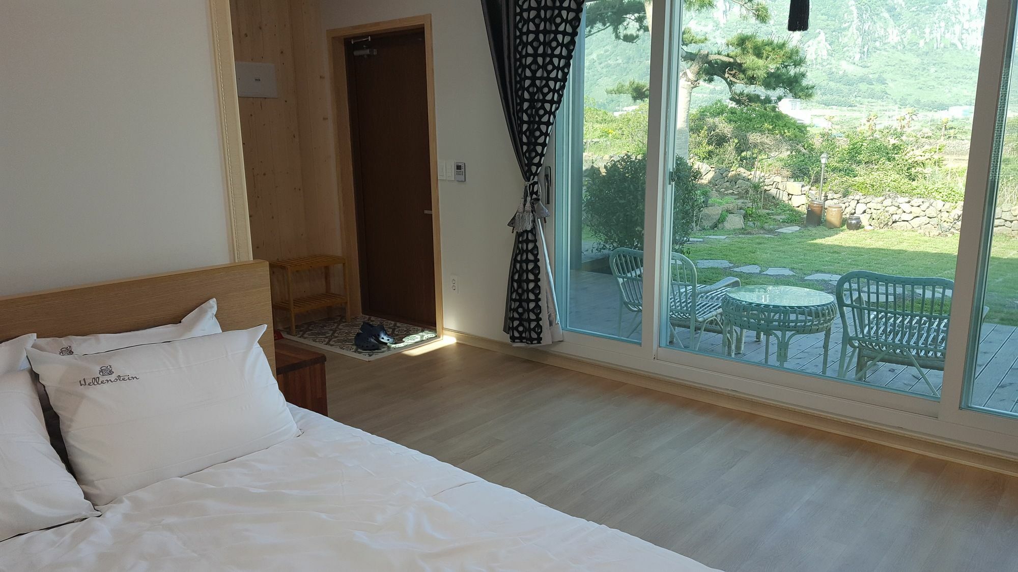 Wind Jeju Cafe & Pension Согвипхо Экстерьер фото
