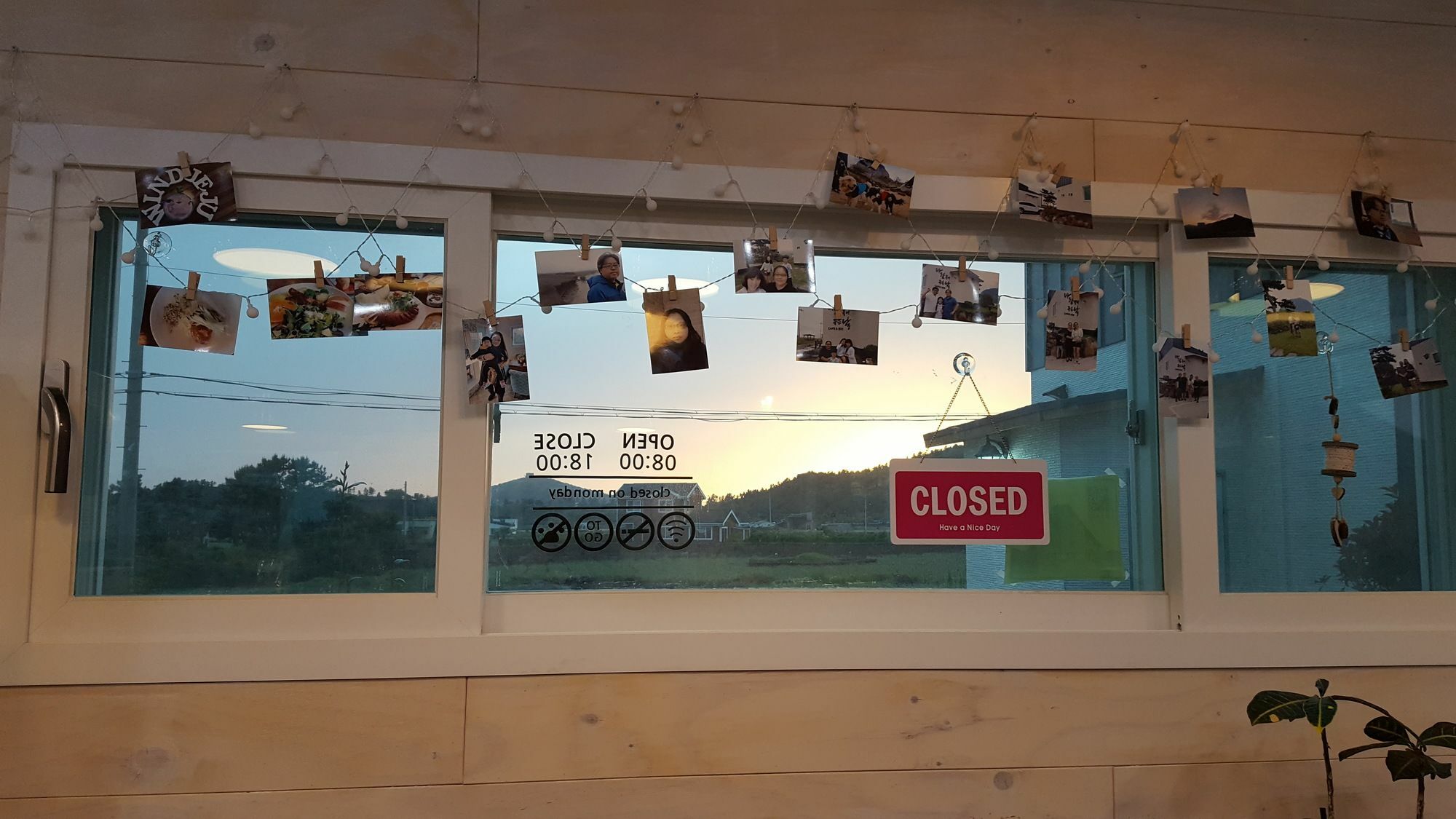 Wind Jeju Cafe & Pension Согвипхо Экстерьер фото
