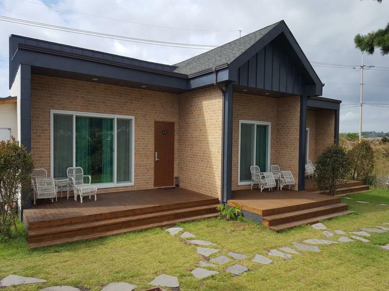 Wind Jeju Cafe & Pension Согвипхо Экстерьер фото